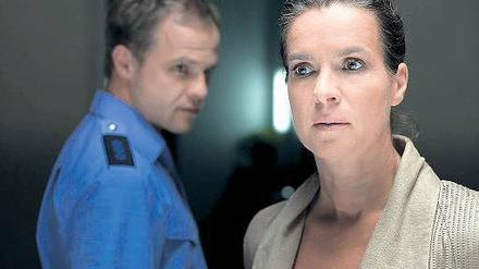 Vor 20 Jahren wurde Katarina Witt gestalkt. Ein Amerikaner schrieb ihr obszöne Briefe, verfolgte sie bis zu ihrem Haus. Jetzt hat Sat 1 mit der Eislaufqueen ein Stalking-Drama gedreht (mit Matthias Koeberlin). 