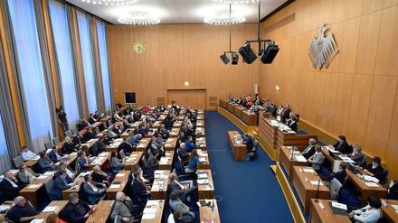 Kölner Stadträte bei einer Sondersitzung des im Ratssaal