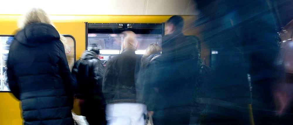 Der Streik bei der S-Bahn sowie im Regionalverkehr und die Bauarbeiten bei der U-Bahn schränken das Angebot im Nahverkehr ein.
