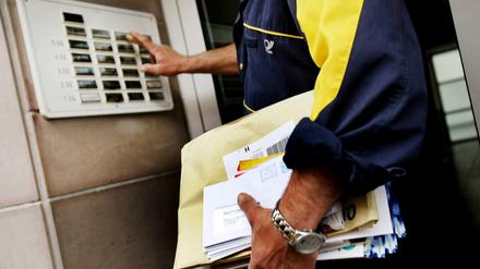 Wenn der Postmann sonntags klingelt. Diesen streikbedingten Not-Service der Post will der Senat nun stoppen. 