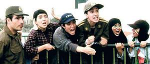 Bis hierhin und nicht weiter. Der Film „Offside“ von Jafar Panahi thematisiert das Stadionverbot für Frauen im Iran. Foto: Imago/United Archives