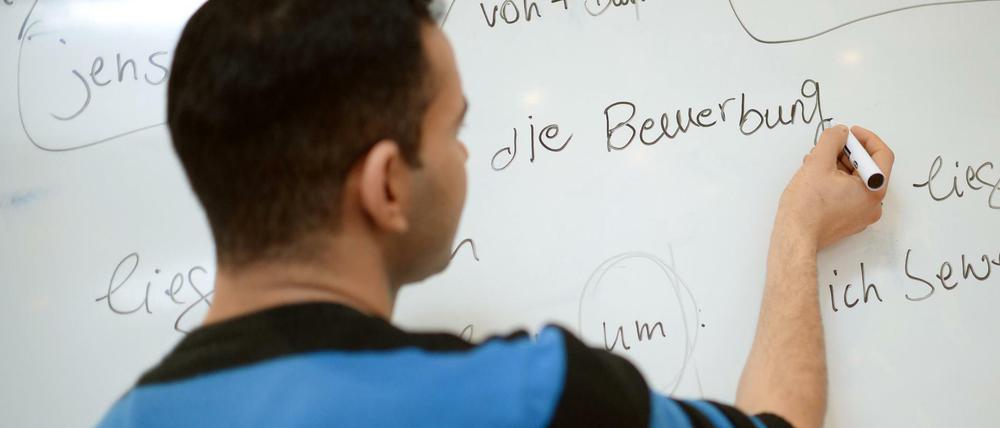 Deutschkurse sind für die Integration von Asylbewerbern in den Arbeitsmarkt enorm wichtig.