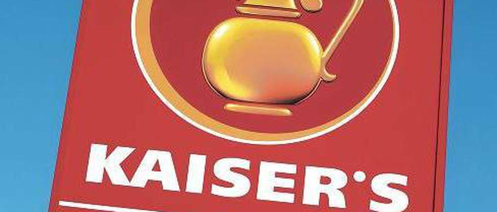 Entschlossen. Edeka will im Zweifelsfall vor Gericht ziehen, um Kaiser’s übernehmen zu dürfen – und übt Druck auf die Regierung aus, das Verfahren abzukürzen.