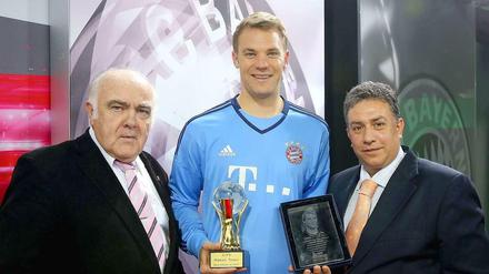 Manuel Neuer strahlte anlässlich der beiden Preise, die er abräumte