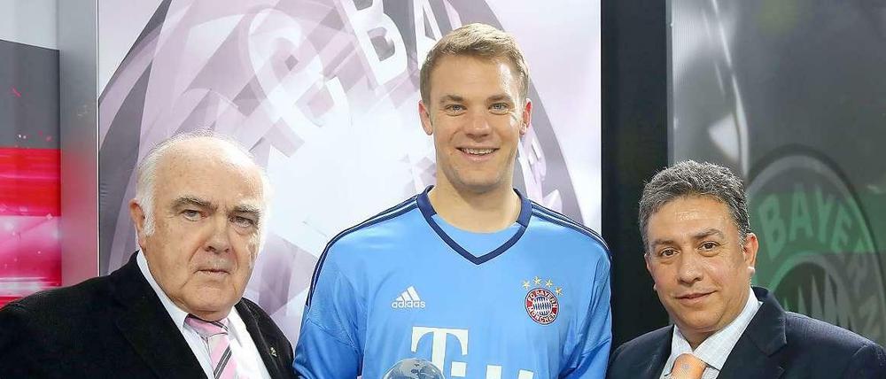 Manuel Neuer strahlte anlässlich der beiden Preise, die er abräumte