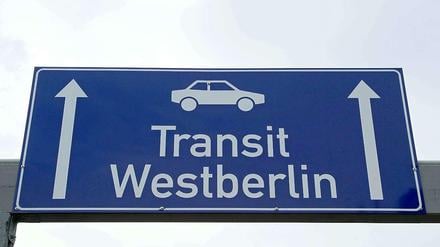 Hinweisschild für die Transitstrecke nach Westberlin