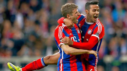 Thomas Müller (li.) und Thiago (re.) waren taufrisch gegen den FC Porto