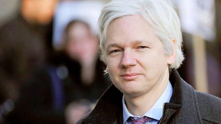 In Schweden wollte er nicht verhört werden, aber einer Befragung in der ecuadorianischen Botschaft in London stimmt er zu: Julian Assange (hier auf einem Foto vom Februar 2012). 