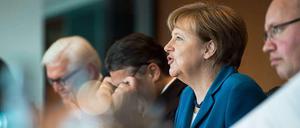 "Flüchtlingsdrama mit Europas Werten nicht vereinbar." Bundeskanzlerin Angela Merkel am 22. 4. 2015 vor Beginn der Kabinettssitzung in Berlin.