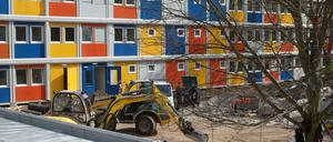 Noch ist das Containerdorf in Buch eine Baustelle.