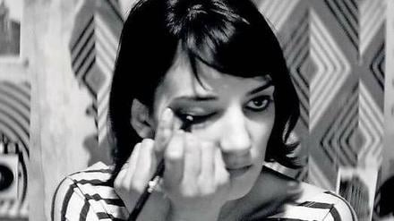 Sheila Vand in "The Girl".