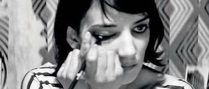 Sheila Vand in "The Girl".