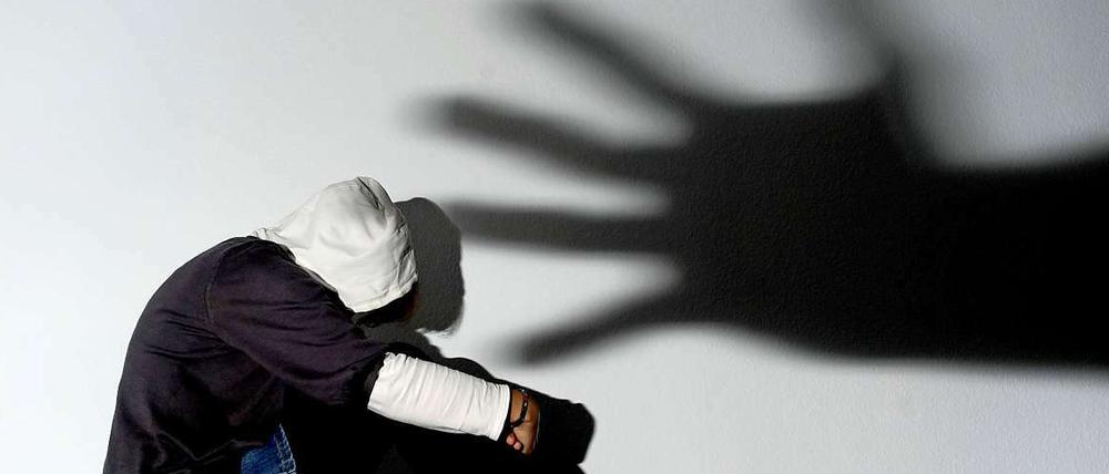 Eine Serie von Missbrauchsskandalen an Schulen beschäftigt Frankreich. 