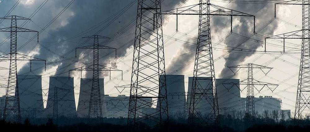 Die Kohle verliert zumindest in China derzeit etwas an Bedeutung. In Jänschwalde dampfen die Kühltürme noch. Doch wie lange noch, darüber wird derzeit intensiv gestritten.