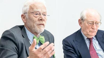 Der frührere Berliner Bildungssenator Professor E. Jürgen Zöllner (li.) ist seit Februar 2015 neuer Vorsitzender des Kuratoriums der Freien Universität Berlin. Er löst Professor Hans-Uwe Erichsen ab, der das Amt seit 2001 bekleidet hatte. 