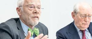 Der frührere Berliner Bildungssenator Professor E. Jürgen Zöllner (li.) ist seit Februar 2015 neuer Vorsitzender des Kuratoriums der Freien Universität Berlin. Er löst Professor Hans-Uwe Erichsen ab, der das Amt seit 2001 bekleidet hatte.