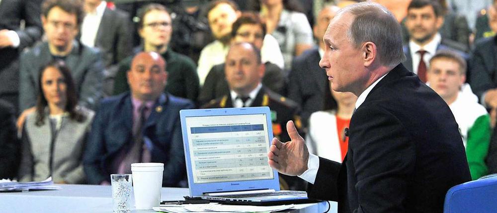 Russlands Präsident Wladimir Putin während seiner jährlichen Bürgerfragestunde im russischen Fernsehen.