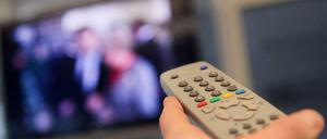 Gepfändet werden, darf in Deutschland fast alles. Kleine Ausnahmen: Der Fernseher und die Bibel. 