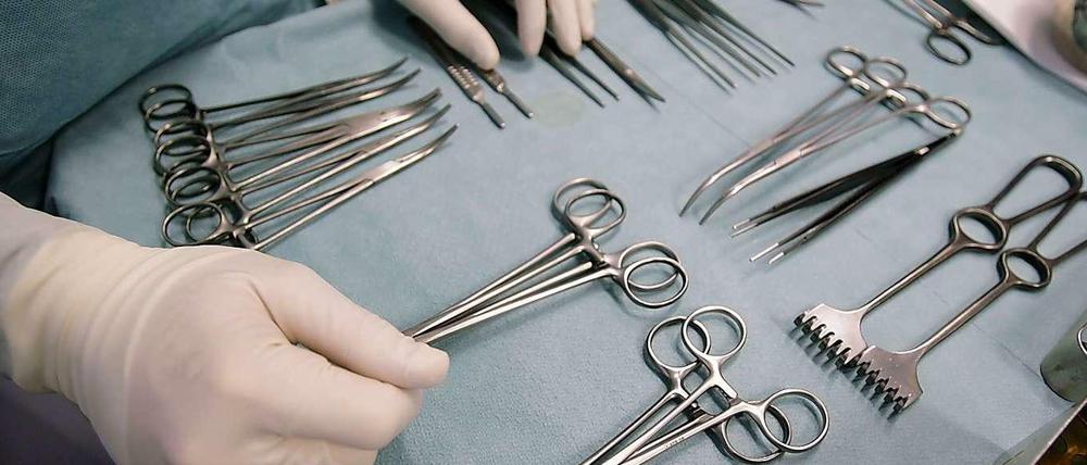 Mehrere Hundert Patienten sterben jährlich in Deutschland, weil Operationsmaterialien im Körper vergessen werden.