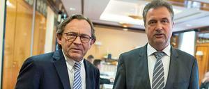 Ulrich Weber (l.), Personalvorstand der Deutschen Bahn, verhandelt seit zehn Monaten mit GDL-Chef Claus Weselsky.