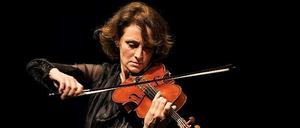 Zauberin an der Bratsche. Geneviève Strosser spielt „Uhrwerk“ (2014).