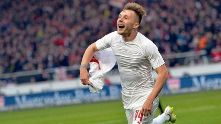 Die Vorentscheidung: Der Stuttgarter Alexandru Maxim jubelt nach seinem Tor zum 3:1 für den VfB Stuttgart gegen Eintracht Frankfurt.