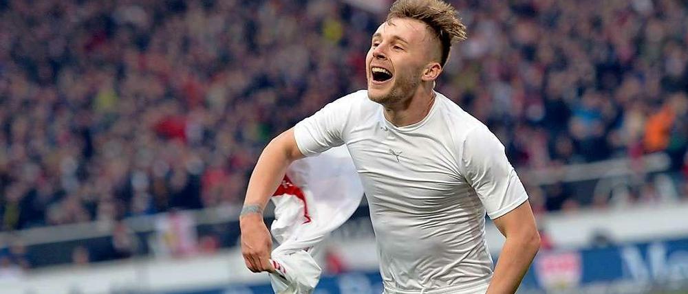 Die Vorentscheidung: Der Stuttgarter Alexandru Maxim jubelt nach seinem Tor zum 3:1 für den VfB Stuttgart gegen Eintracht Frankfurt.