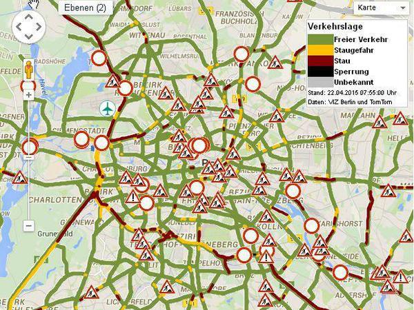 Immer mehr rote Flecken rund um die Stadt: Viele Menschen machen sich notgedrungen im Auto auf den Weg - es staut sich.