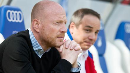 Äußerte sich vor dem Hoffenheim-Spiel zur Personalie Müller-Wohlfahrt: Bayern-Sportvorstand Matthias Sammer. Im Hintergrund Volker Braun, Müller-Wohlfahrt-Nachfolger als Vereinsarzt.