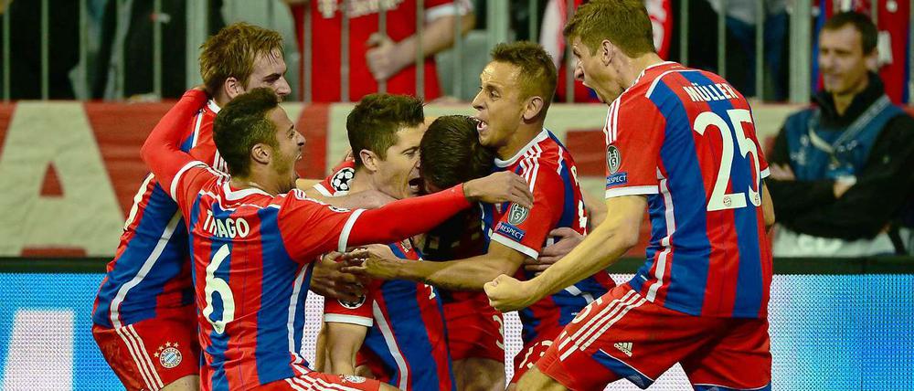 Die Bayern kamen in der ersten Halbzeit aus dem Jubeln gar nicht mehr raus. Mit dem 5:0 war das Hinspielresultat schon mehr als wettgemacht.
