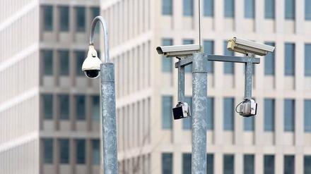 Lokalpolitik für BND-Mitarbeiter? Der Bundesnachrichtendienst erlaubt seinem Personal die Tätigkeit in Gemeindeparlamenten. Angeben müssen sie ihren Arbeitgeber zuvor nicht. Hier ein Blick auf die neue BND-Zentrale an der Chausseestraße in Mitte.
