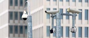 Lokalpolitik für BND-Mitarbeiter? Der Bundesnachrichtendienst erlaubt seinem Personal die Tätigkeit in Gemeindeparlamenten. Angeben müssen sie ihren Arbeitgeber zuvor nicht. Hier ein Blick auf die neue BND-Zentrale an der Chausseestraße in Mitte.