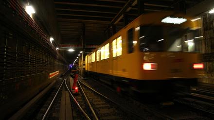 Zurückbleiben bitte! In der Nacht zu Freitag müssen sich BVG-Kunden in Berlin auf Einschränkungen einstellen.