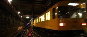 Zurückbleiben bitte! In der Nacht zu Freitag müssen sich BVG-Kunden in Berlin auf Einschränkungen einstellen.