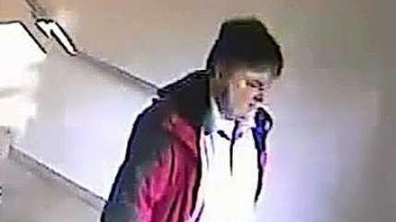 Wer kennt diesen Mann? Er soll im Oktober in eine Seniorenresidenz-Wohnung eingebrochen sein.