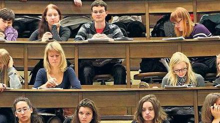 Studienplatz gesucht. 90 Hochschulen machen beim Bewerbungsportal mit. 