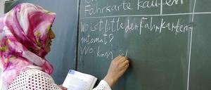 Das Bundesverfassungsgericht hat erneut über das Kopftuchverbot für Lehrerinnen entschieden.