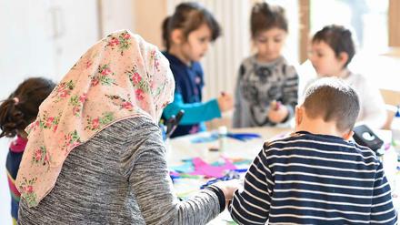 Die Richter in Karlsruhe haben ein pauschales Kopftuchverbot für verfassungswidrig erklärt. Ehrhart Körting, der ein Mitverfasser des Neutralitätsgesetz ist, sieht es heute kritisch. 