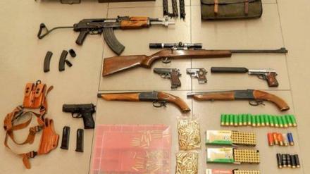 Dieses Waffenarsenal wurde in der Bredowstraße entdeckt.