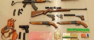 Dieses Waffenarsenal wurde in der Bredowstraße entdeckt.