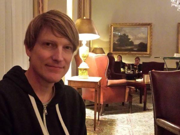 Sebastian Leber, Redakteur des Tagesspiegels, war plötzlich irgendwie drin.