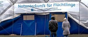 Die Zahl der Flüchtlinge, die nach Berlin kommen steigt - die Zahl der Abschiebungen auch.