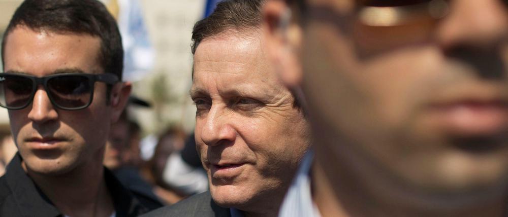 Vater war Präsident, Großvater Rabbiner - Oppositionsführer Isaac Herzog (Mitte).