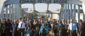 Der Marsch geht weiter: Obama auf der Brücke von Selma.