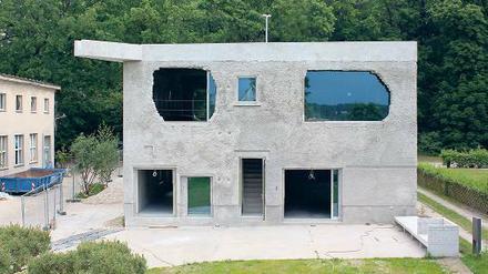 Spiel mit der Geschichte. Die „Antivilla“ in Potsdam-Krampnitz steht zu ihrer Vergangenheit als Trikotfabrik. 