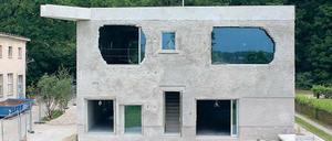 Spiel mit der Geschichte. Die „Antivilla“ in Potsdam-Krampnitz steht zu ihrer Vergangenheit als Trikotfabrik. 