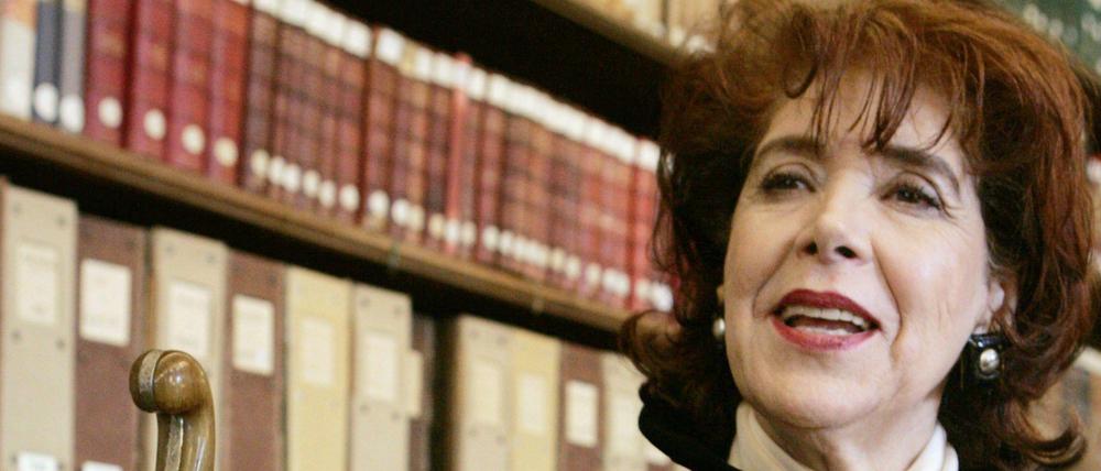 Höchstgeehrt. 2006 wurde Assia Djebar als erste Staatsbürgerin der ehemaligen afrikanischen Kolonien in die Académie française aufgenommen.