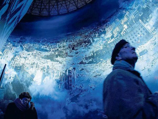 Bild der Zerstörung. Der Künstler Yadegar Asisi hat die bombardierte Stadt in einem Panorama von 107 mal 27 Metern verewigt. Manch einer wirft ihm vor, er bediene den Opfermythos.
