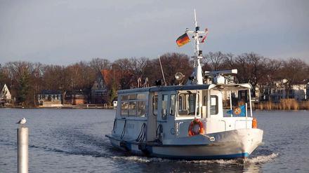 Touristen sollen auch mal die vielen Gewässer in Köpenick entdecken - wobei über die Dahme zwischen Wendenschloss und Grünau jetzt eine modernere Fähre fährt.