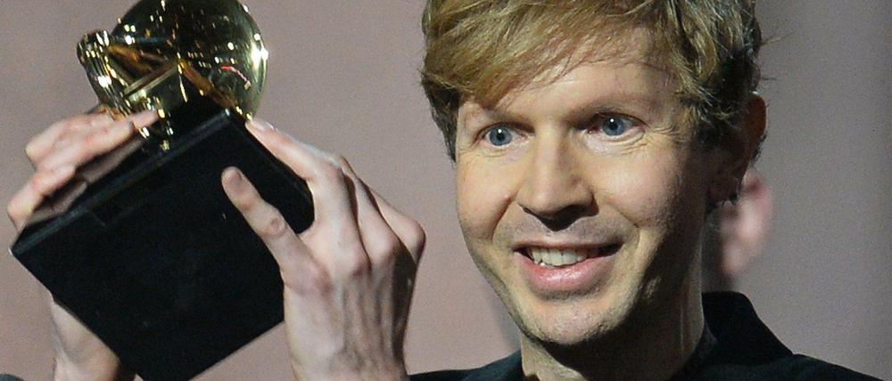 US-Songwriter Beck gewann überraschend den Grammy für das beste Album des Jahres. Sam Smith und auch Beyoncé Knowles waren in dieser Kategorie gehandelt worden. 